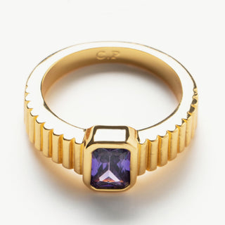 Bague en pierre précieuse carrée