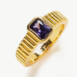 Bague en pierre précieuse carrée
